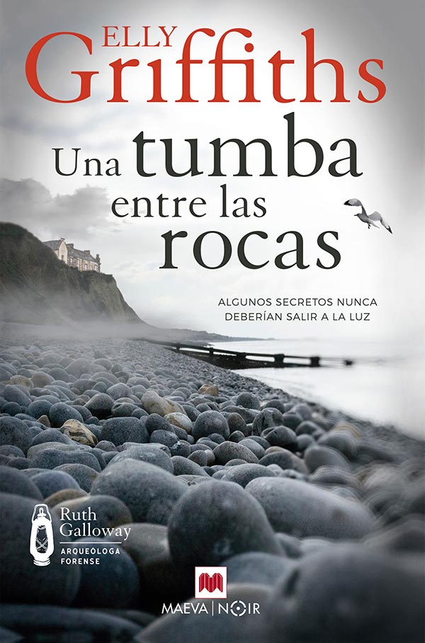 Una tumba entre las rocas - Elly Griffiths